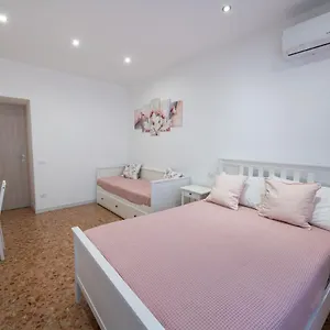 https://casa-rosa-beige-e-blu.it-romehotels.com